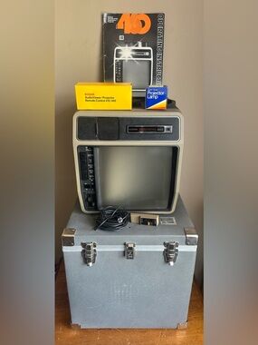 Vintage Kodak Ektagraphic Model 460 AudioViewer Slide Tray Tabletop Projector